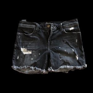 cute ripped jean short!!